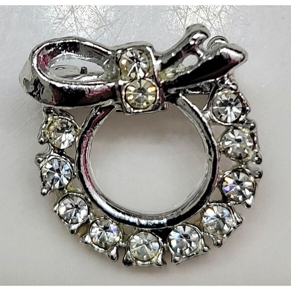 Christmas Wreath Brooch Pin Clear Rhinestones Bow Ribbon Silver Tone Holiday - Picture 5 of 11